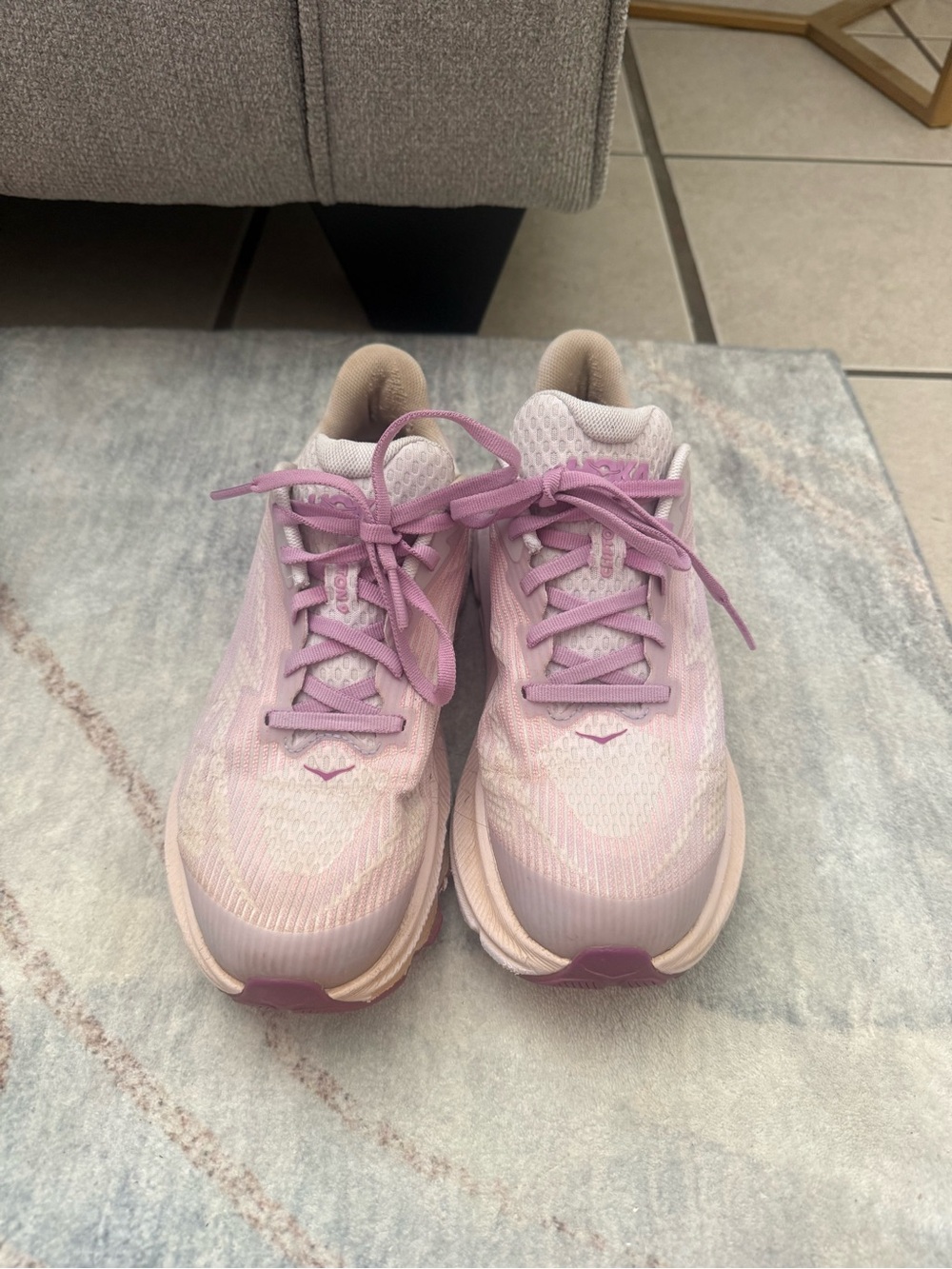 US 5.5 hokas